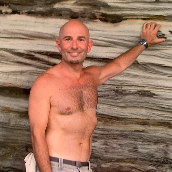 Meet your Posher, Dennis - Picture 2 of 4